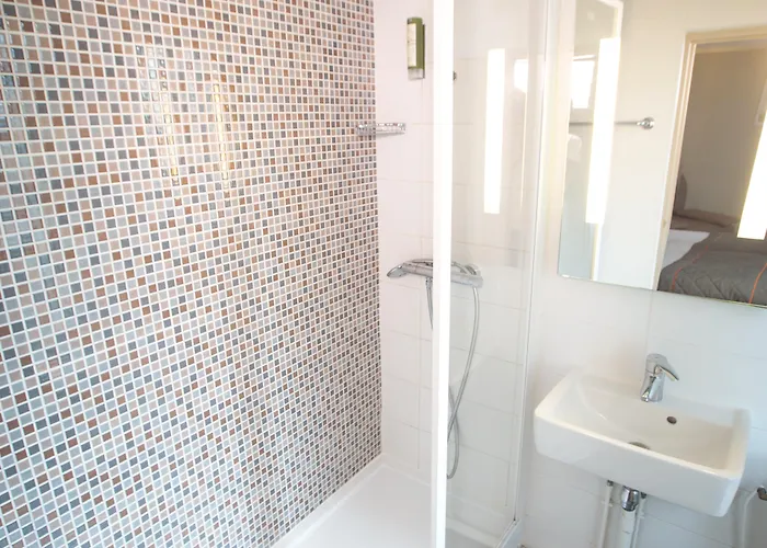 Timhotel Gare Montparnasse מלון 3*